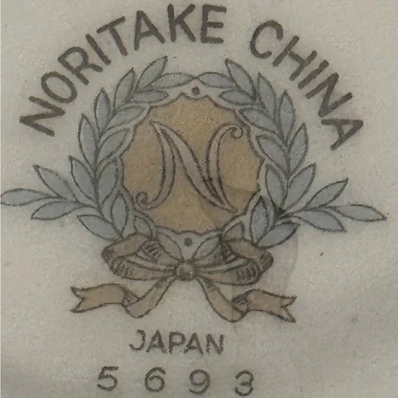 Elegant Noritake Japan 5693 White and Gold Serving Dish Bowl and Lid Vintage - Picture 6 of 7